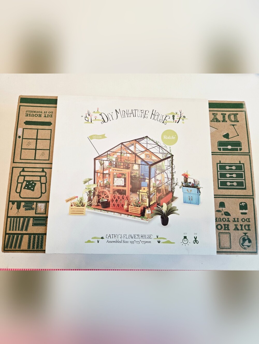 Robotime DIY Miniature House Kit Cathys Flower House, New In Box, Booknook